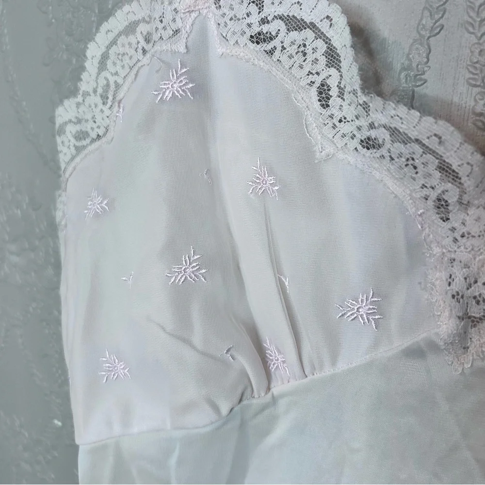 Elegant White Lace Trim Chemise Vintage 34 Med Medium great condition - Picture 2 of 6